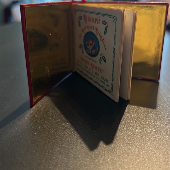 Rudolph To The Rescue book ornament - Picture 3 of 4